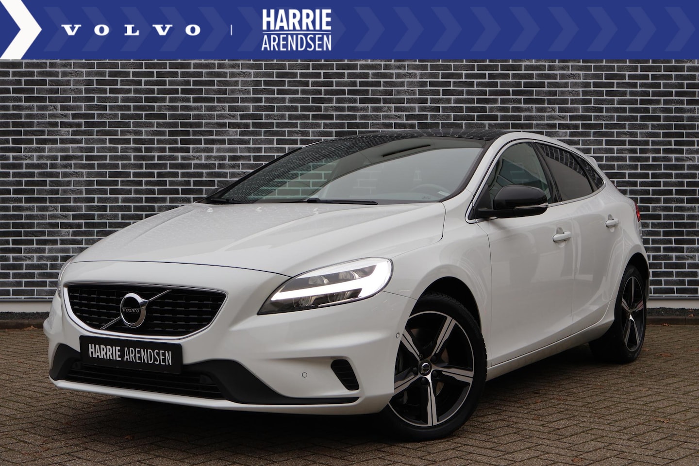 Volvo V40 - 1.5 T3 Polar+ Sport Automaat | Stoelverwarming | Navigatie | Panoramadak - AutoWereld.nl