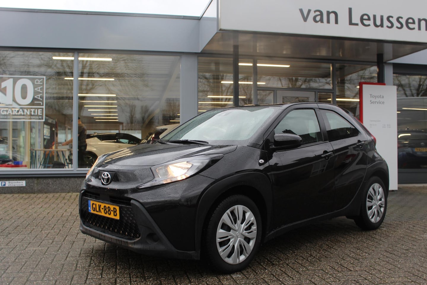 Toyota Aygo X - PLAY ALL-SEASON BANDEN AD-CRUISE APPLE/ANDROID AIRCO CAMERA DAB EL-RAMEN & SPIEGELS - AutoWereld.nl