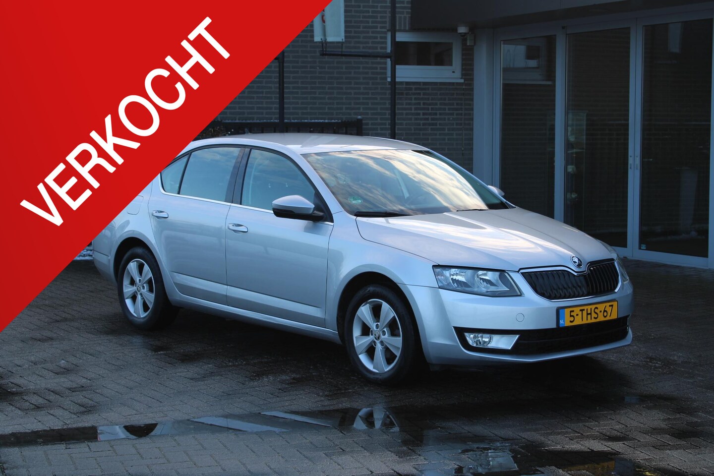 Skoda Octavia - 1.2 TSI Greentech Elegance Navi/Trekhaak/Nap Nieuwe apk!! - AutoWereld.nl