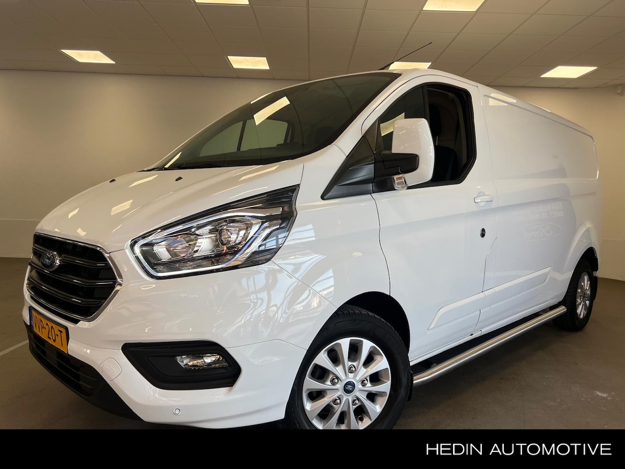 Ford Transit Custom - 300 L2H1 Limited 130PK | Sidebars | Trekhaak | Cruise Control | Airco | Voorruitverwarming - AutoWereld.nl