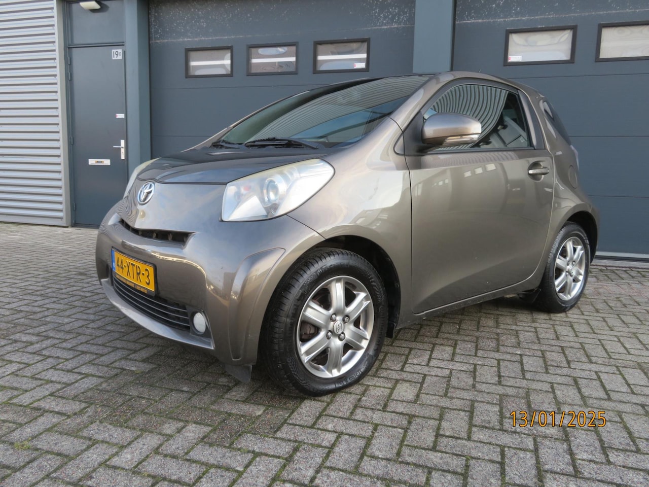 Toyota iQ - 1.0 VVTi Aspiration Bronze kleine zuinge auto airco - AutoWereld.nl