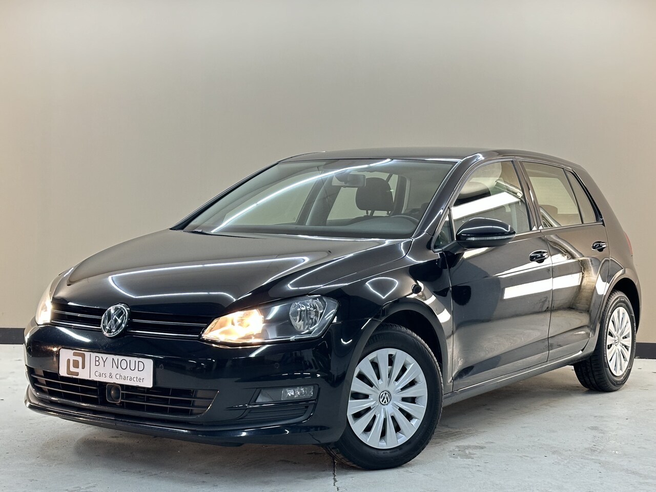 Volkswagen Golf - 1.2 TSI Trendline 1.2 TSI Trendline, 105Pk, 2013, Nieuwe ketting, Adaptieve cruise control, Climate control, - AutoWereld.nl