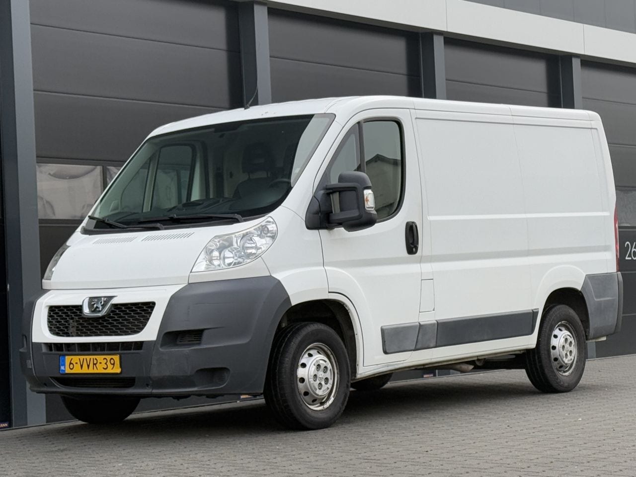 Peugeot Boxer - 2.2 HDI Airco 3-PERS - AutoWereld.nl