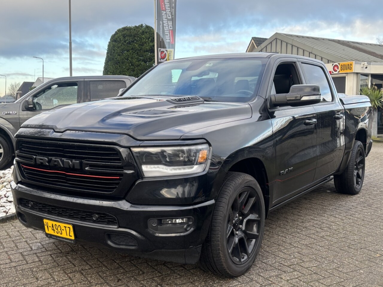 Dodge Ram 1500 - 5.7 V8 LPG 4X4 Laramie 2019 Pano Black Edition - AutoWereld.nl