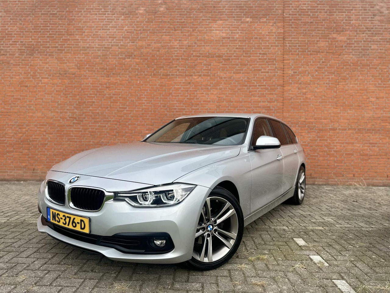 BMW 3-serie Touring - 318i High Executive AUTOMAAT|NAVI|CRUISE - AutoWereld.nl