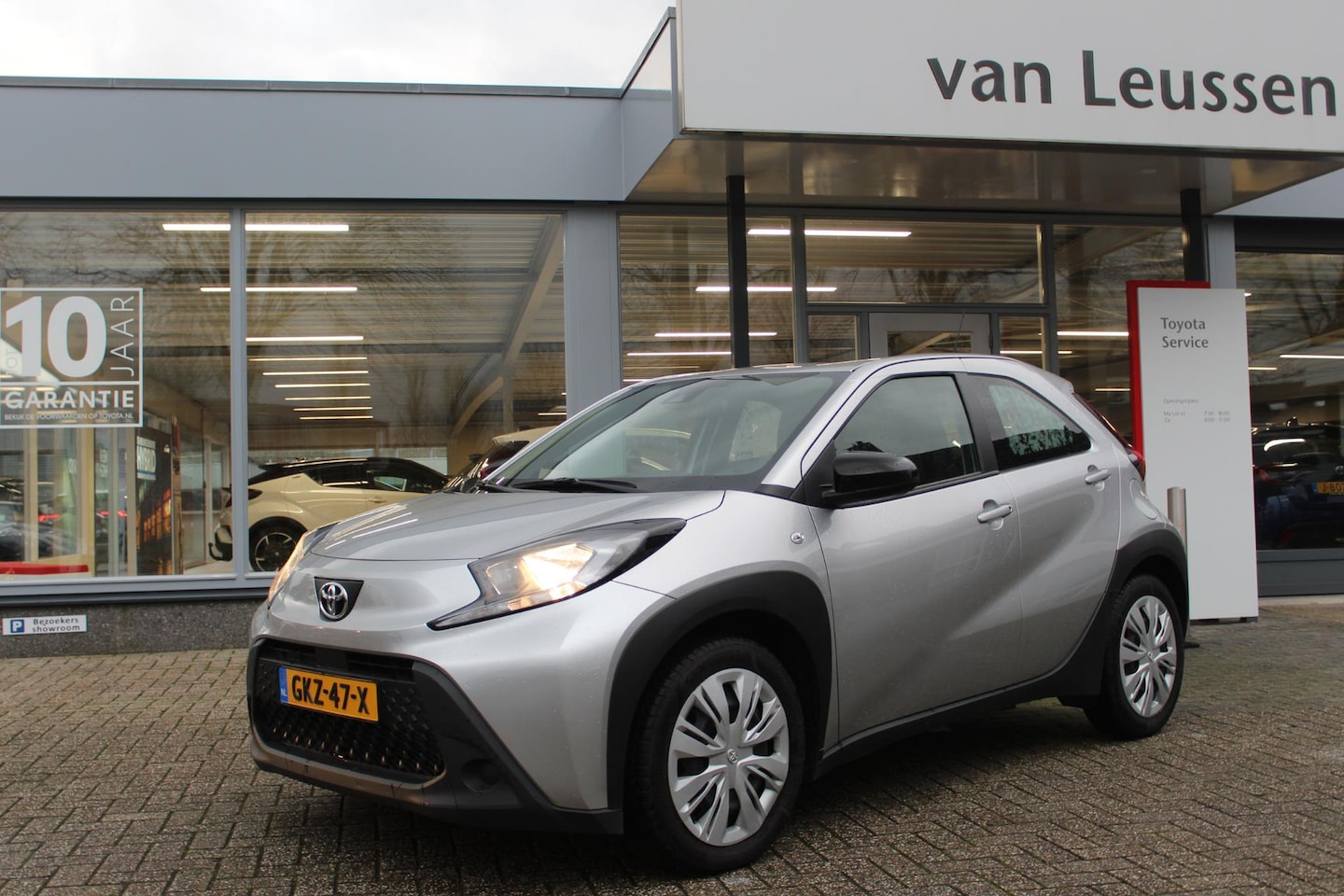 Toyota Aygo X - PLAY AD-CRUISE APPLE/ANDROID DAB CAMERA AIRCO EL-RAMEN & SPIEGELS - AutoWereld.nl