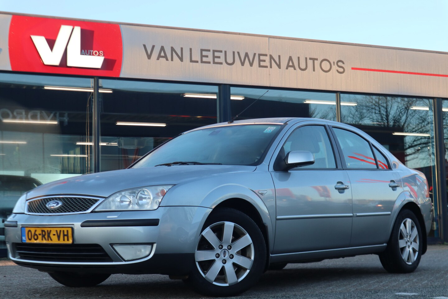 Ford Mondeo - 2.0-16V Futura | Nieuw Binnen! | APK 10-01-2026 | Trekhaak | Automatische Airco - AutoWereld.nl