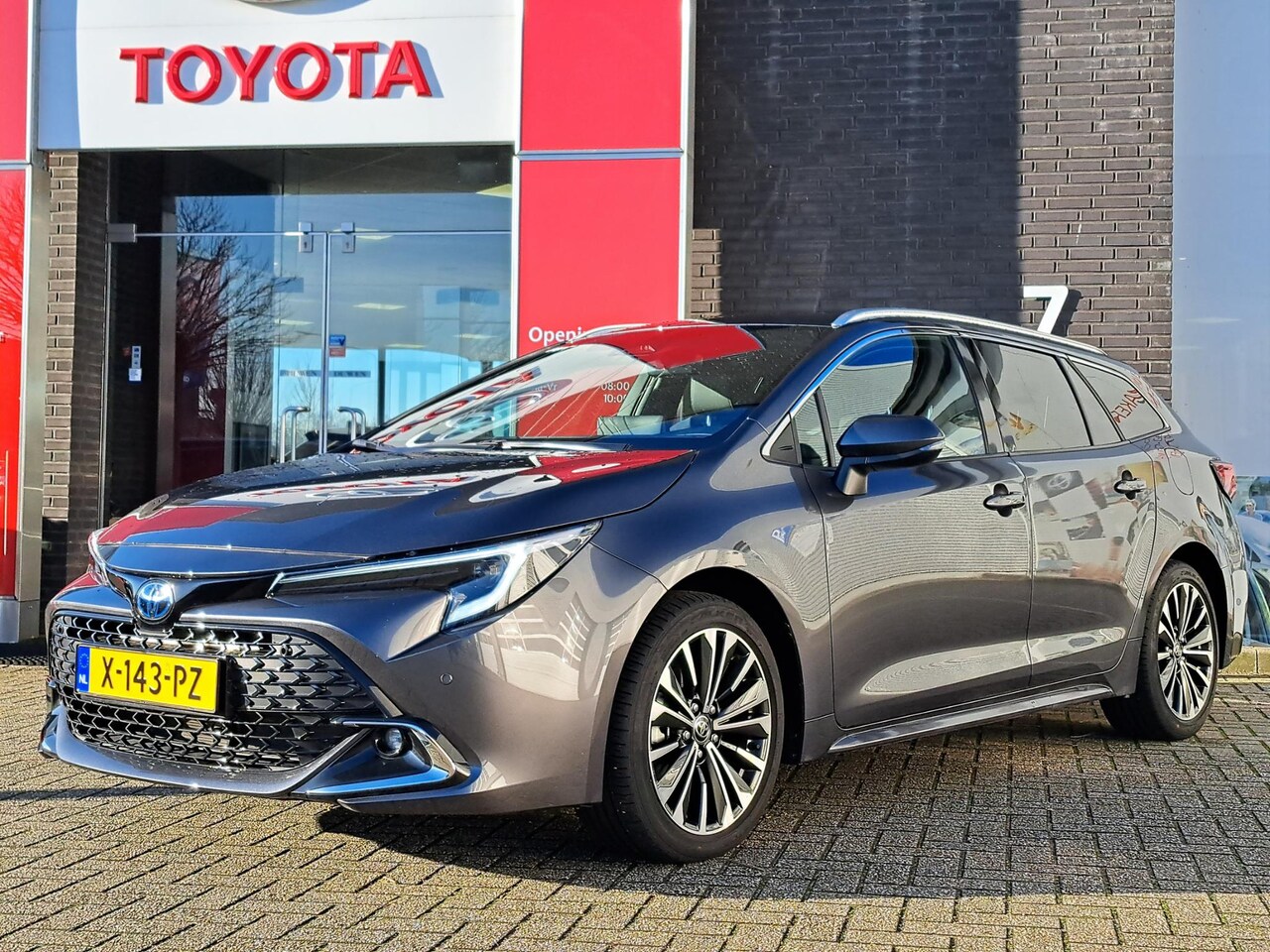 Toyota Corolla Touring Sports - 1.8 Hybrid First Edition Automaat Toyota Corolla Touring Sports 1.8 Hybrid First Edition - AutoWereld.nl