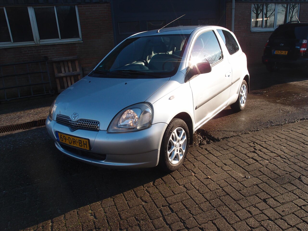 Toyota Yaris - 1.0 16V VVTI 3Dr Sol " Nette auto " - AutoWereld.nl