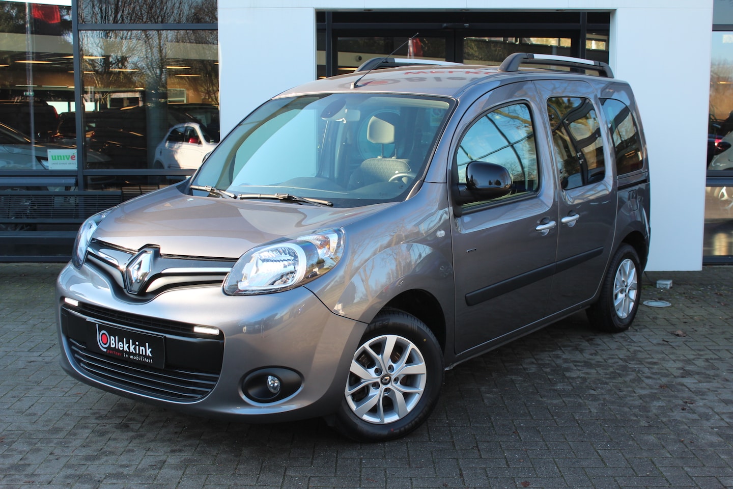 Renault Kangoo Family - 1.2 TCe 115 pk Limited Airco, LMV, Radio/cd,Trekhaak - AutoWereld.nl