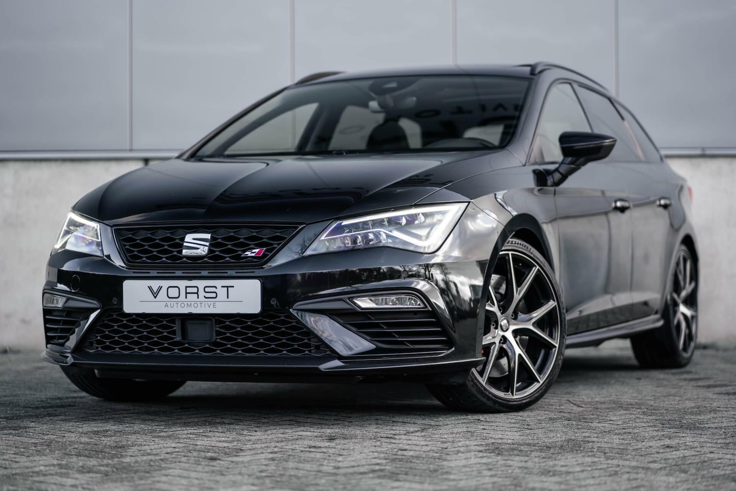 Seat Leon ST - 2.0 TSI CUPRA 300 4DRIVE CARBON Pano Vol - AutoWereld.nl