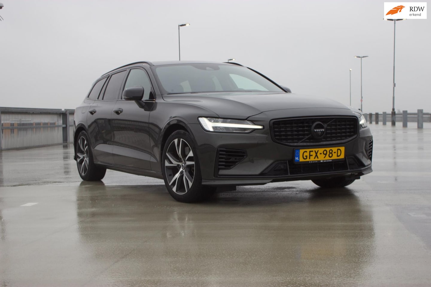 Volvo V60 - 2.0 T6 Recharge AWD R-Design 2.0 T6 Recharge AWD R-Design - AutoWereld.nl