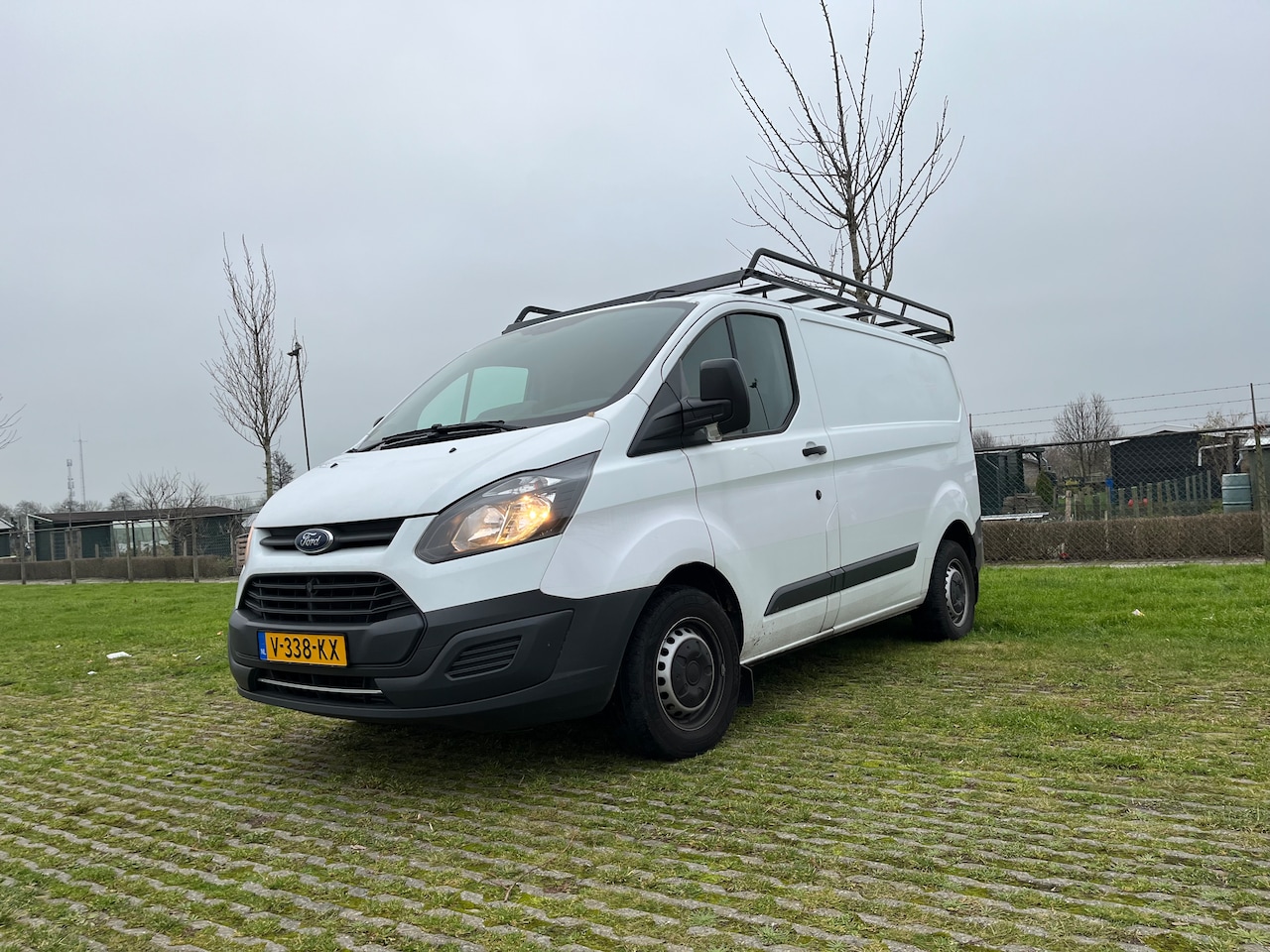 Ford Transit Custom - 270 2.0 TDCI L1H1 Ambiente met imperiaal ,trekhaak,betimmering, nieuwe apk - AutoWereld.nl