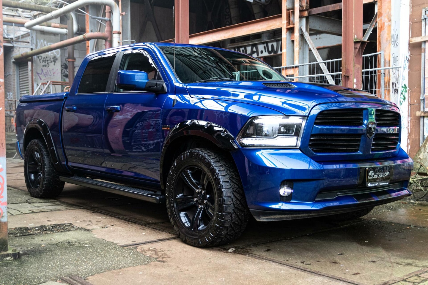 Dodge Ram 1500 - Sport Lage Bijtelling BLAUW Black Edit NAP V8 - AutoWereld.nl