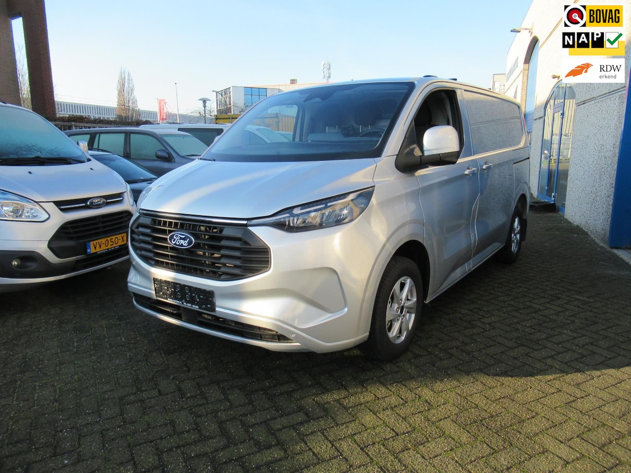 Ford Transit Custom - 320 2.5 PHEV L1H1 Limited 320 2.5 PHEV L1H1 Limited - AutoWereld.nl