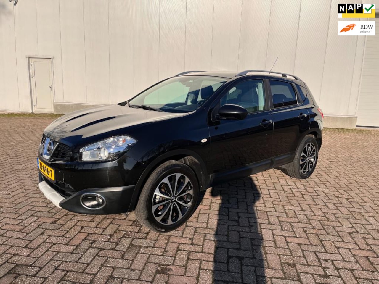 Nissan Qashqai - 2.0 Connect Edition panorama dak trekhaak - AutoWereld.nl