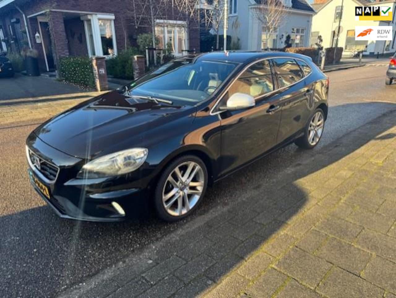 Volvo V40 - 2.0 D2 R-Design Business 2.0 D2 R-Design Business - AutoWereld.nl