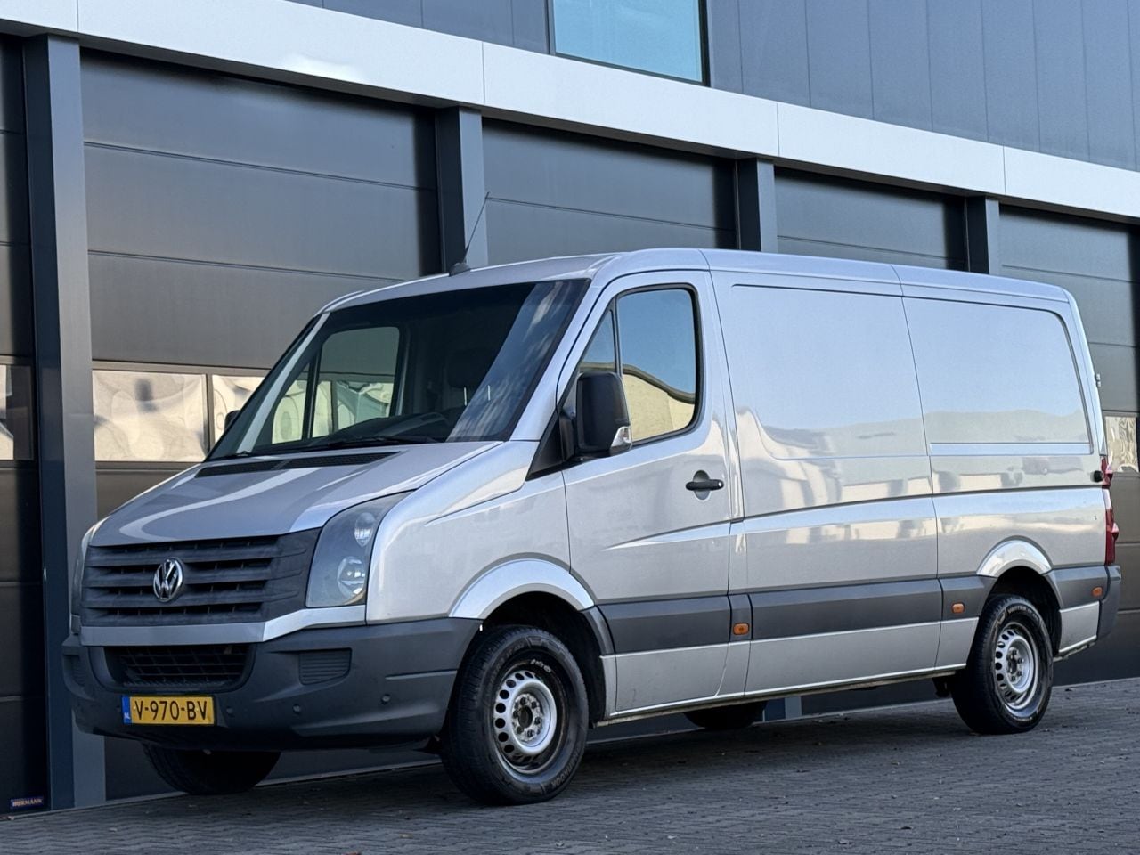 Volkswagen Crafter - 2.0 TDI Airco Navi 3-PERS - AutoWereld.nl