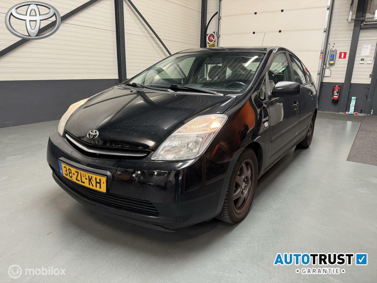 Toyota Prius - 1.5 VVT-i Comfort Navi|Bluetooth|Trekh - AutoWereld.nl