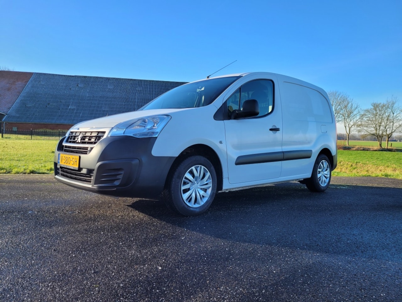 Peugeot Partner - 120 1.6 BlueHDi.3 persoons - AutoWereld.nl