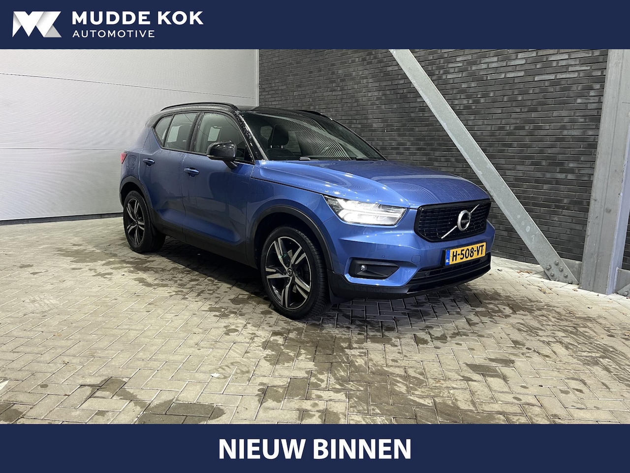 Volvo XC40 - 2.0 T4 R-Design | Panoramadak | Trekhaak | BLIS | Stoel+Stuurverwarming | Camera - AutoWereld.nl