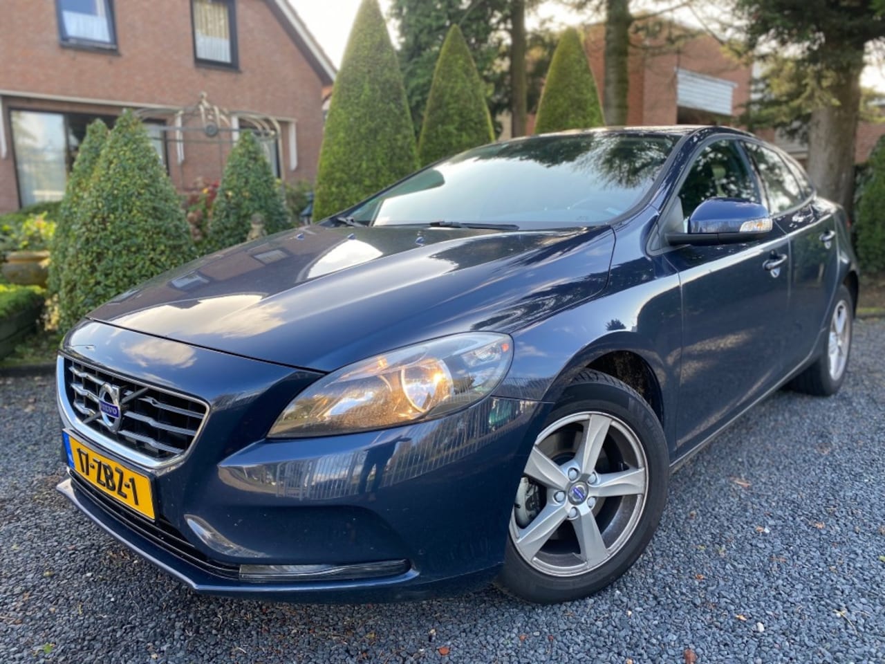 Volvo V40 - 1.6 T3 KINETIC AIRCO, NAVI, TREKHAAK, VOLLEDIGE ONDERHOUDSHISTOR - AutoWereld.nl