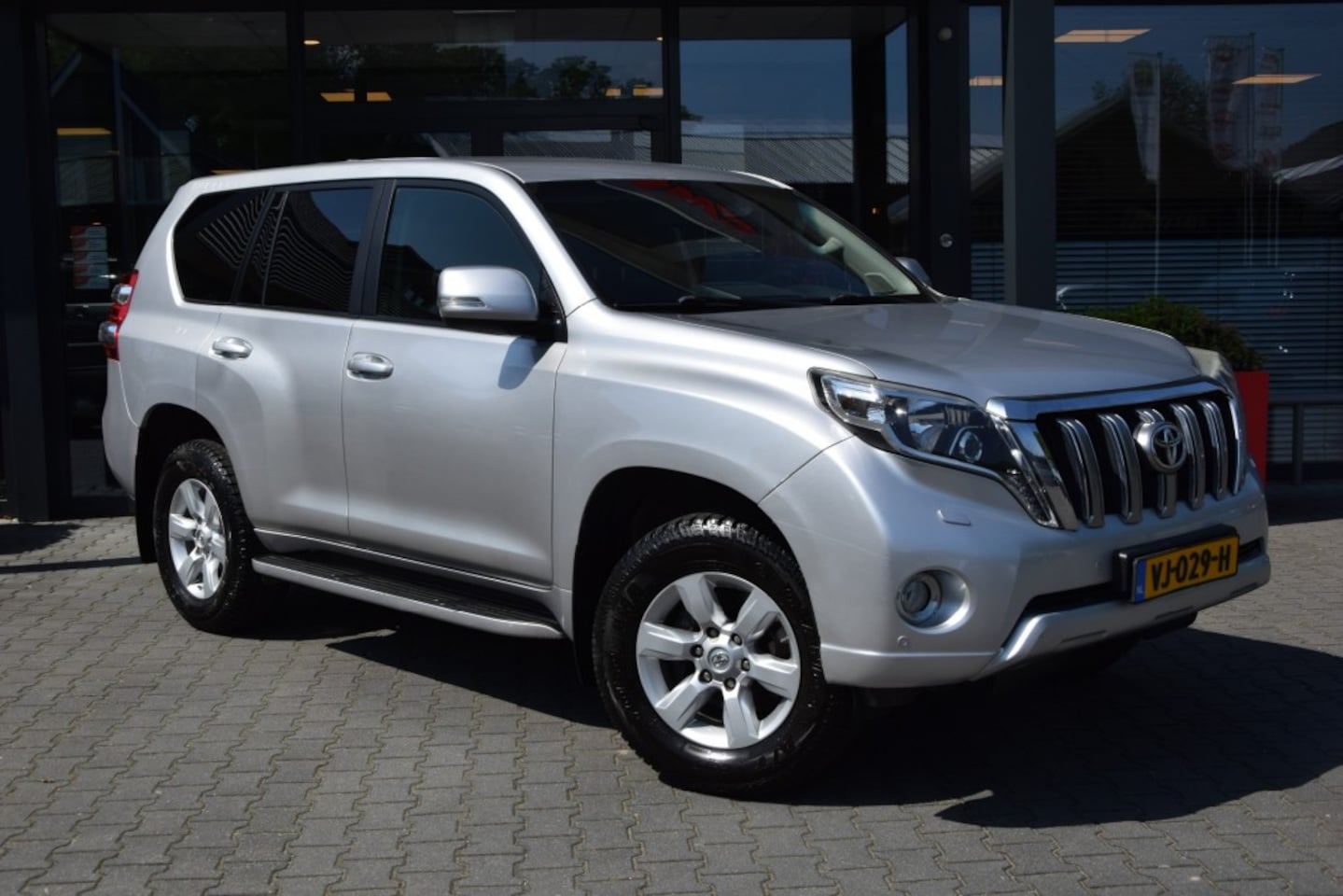 Toyota Land Cruiser 150 - 3.0 D-4D 5DRS VX B/E TREKKER A/T 5 SITZ VAN 7000 KG TREKGEWICHT - AutoWereld.nl