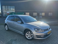 Volkswagen Golf - 1.6 TDI Comfortline BlueMotion (NIEUWE DISTRIBUTIERIEM, NAVIGATIE, PARKEERSENSOREN, TREKHA