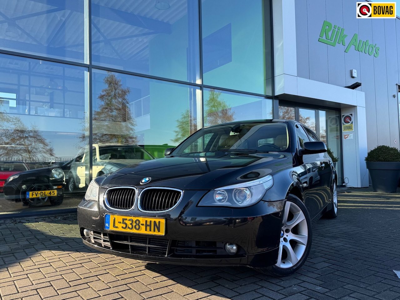 BMW 5-serie Touring - 535d * Leder * Panoramadak * Trekhaak - AutoWereld.nl