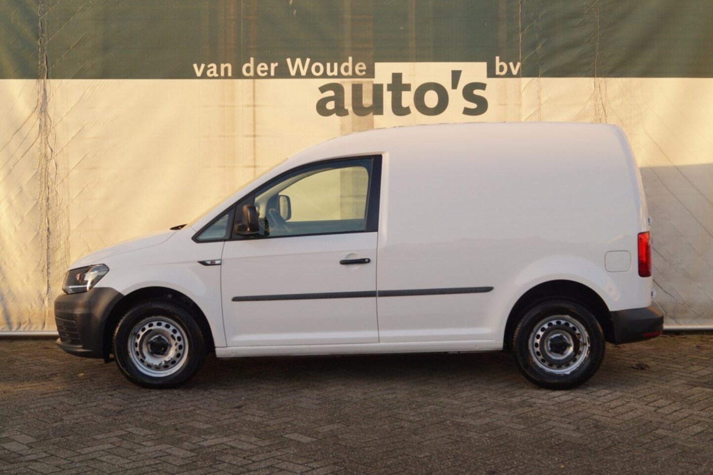 Volkswagen Caddy - 2.0 TDI L1-H1 Trendline -AIRCO- - AutoWereld.nl