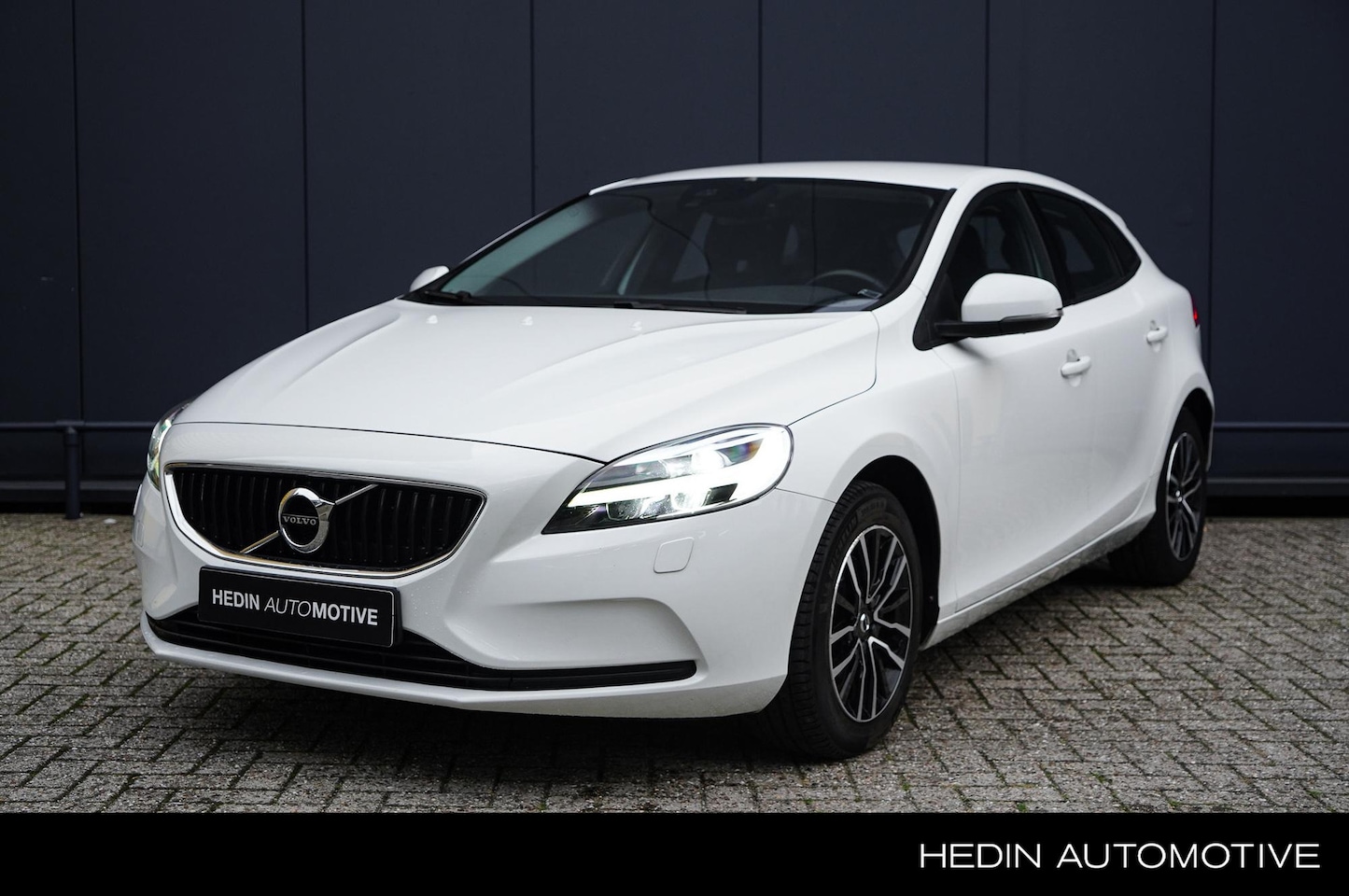 Volvo V40 - 2.0 T2 Nordic+ | Standkachel | Volvo On Call | Stoelverwarming | Navigatie | Bluetooth | C - AutoWereld.nl