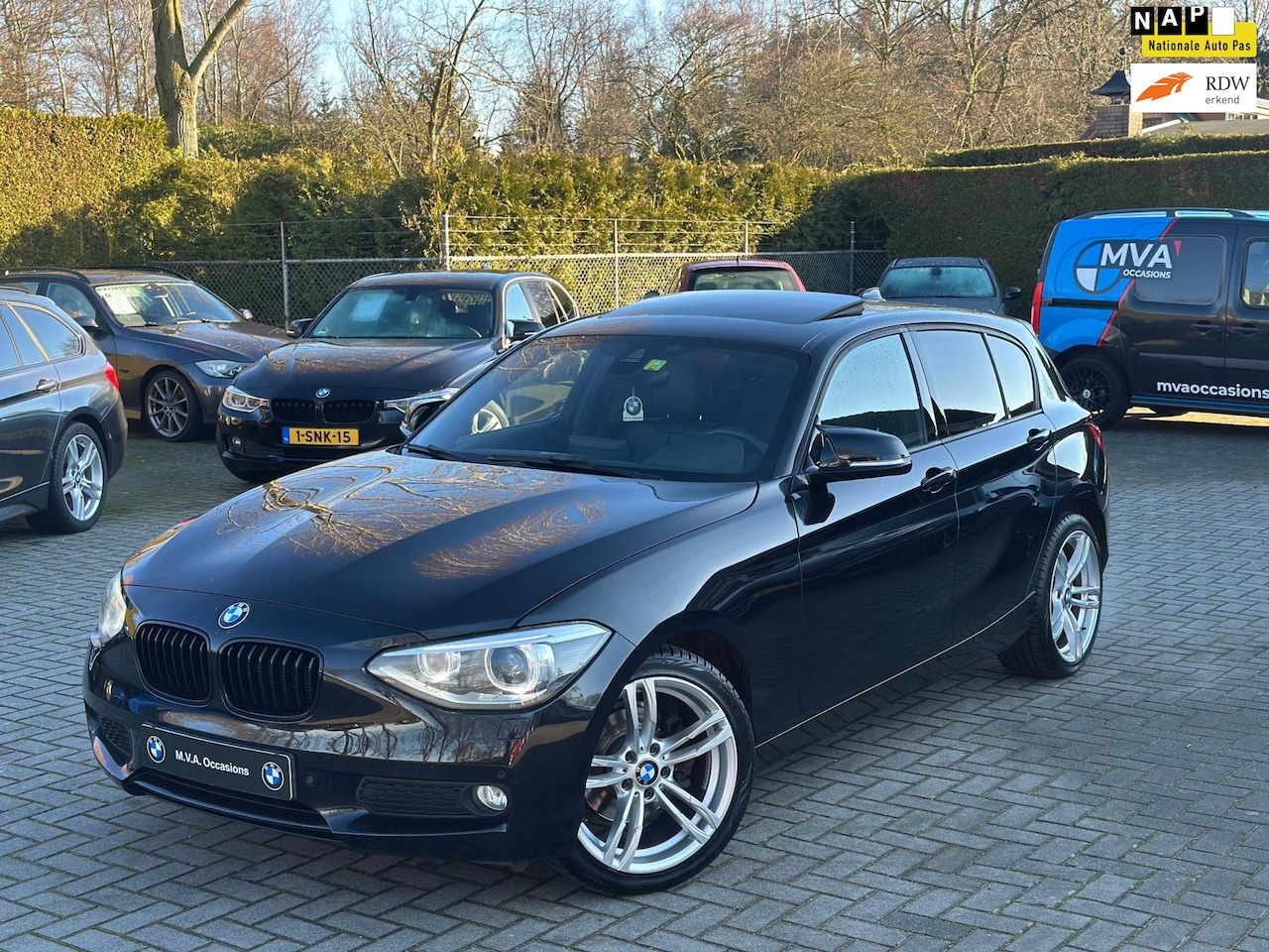 BMW 1-serie - 118i Business+ Sport|Nwe Ketting + Klepseals|Groot Navi|Leder|Schuifdak|Climate control.. - AutoWereld.nl