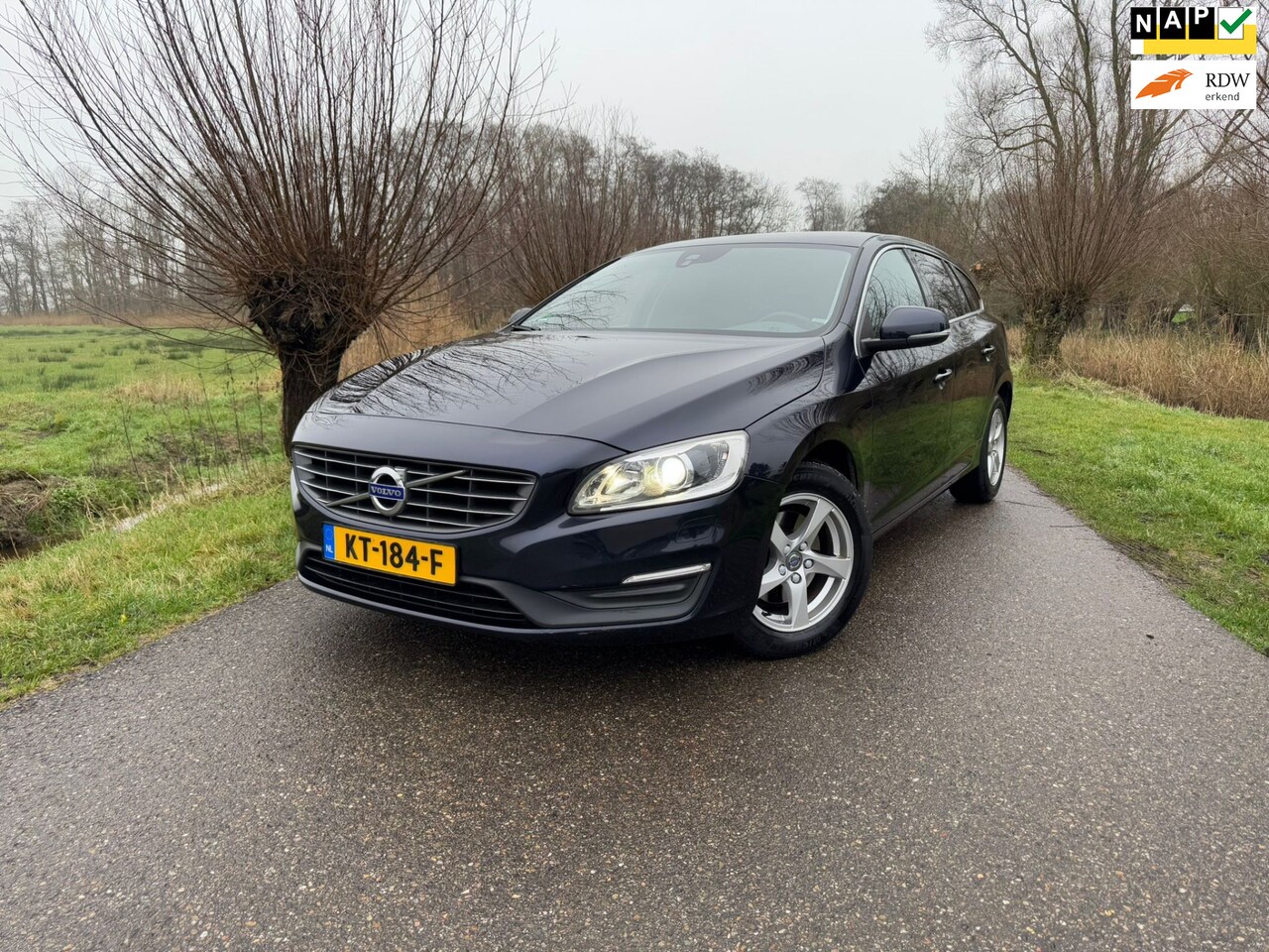 Volvo V60 - 2.0 D2 Nordic+ / Airco / Navi / Cruise Control / Half Leder / Volledig Onderh. Distr. Verv - AutoWereld.nl