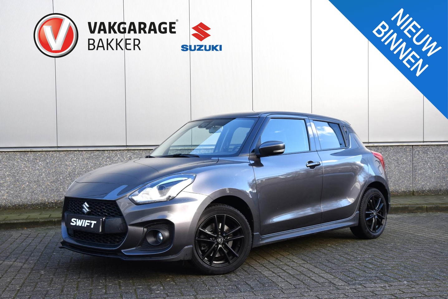 Suzuki Swift - 1.4 Sport Smart Hybrid | Sport interieur | Zomer/-winterbanden set incl. velgen | Parkeera - AutoWereld.nl