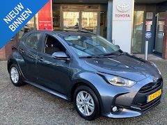 Toyota Yaris - 1.5 HYBRID 115 ACTIVE 5-DEURS APPLE/ANDROID 15"LMV CAMERA AD-CRUISE NL-AUTO