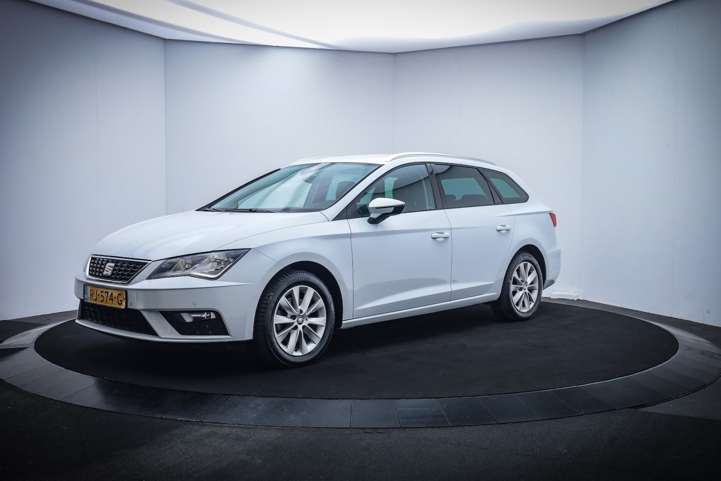 Seat Leon ST - 1.4TSI Dsg Style Intense CARPLAY/SEAT SOUND/KEYLESS/NAVI/LANE ASSIST/PDC V+A/LMV - AutoWereld.nl