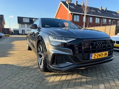 Audi Q8 - 4.0 TFSI SQ8 quattro GrijsSUV+HEADUP+PANO+4WSTURING