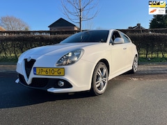 Alfa Romeo Giulietta - 1.4 Turbo MultiAir Super, Automaat, Navi, Led, Pdc