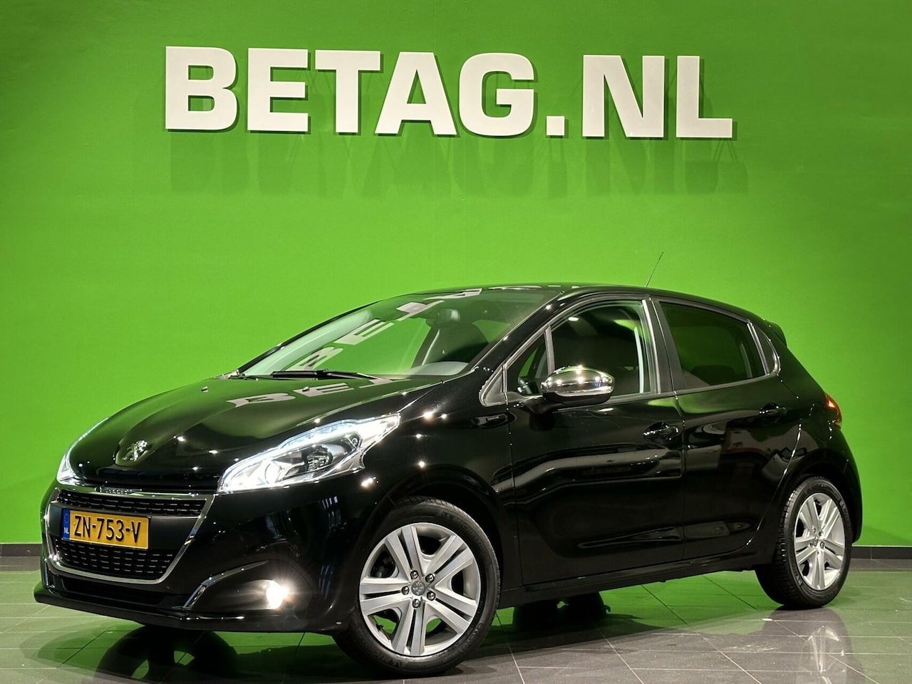 Peugeot 208 - 1.2 Signature | Navi | Airco | Apple/Android | - AutoWereld.nl