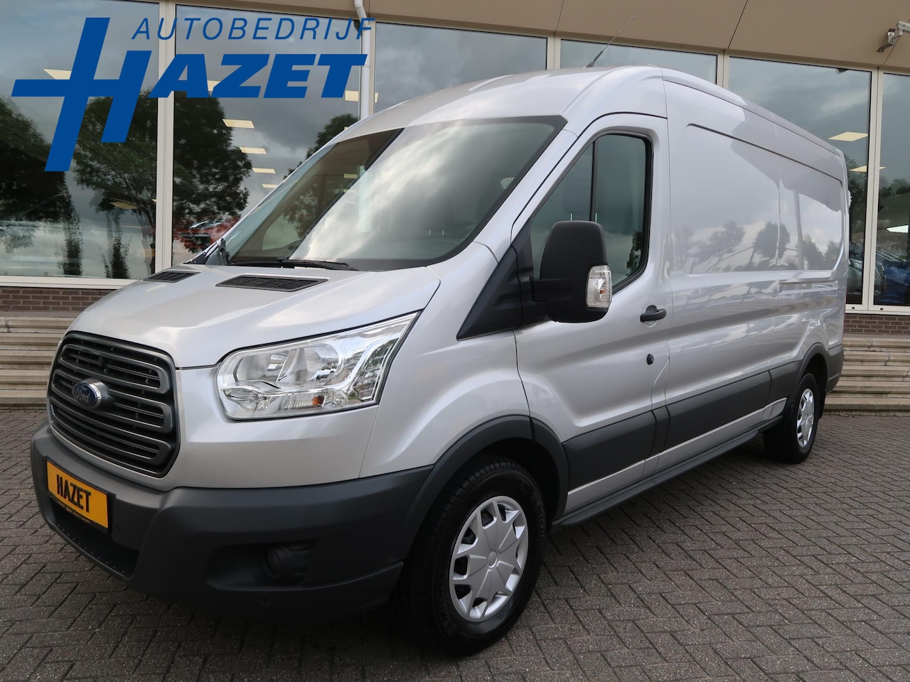 Ford Transit - 350 2.0 TDCI 170 PK AUT. L2H2 EURO 6 + TREKHAAK | APPLE CARPLAY | NAVIGATIE - AutoWereld.nl