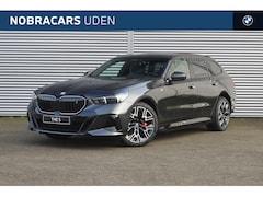 BMW i5 Touring - eDrive40 High Executive M Sport / Panoramadak / Trekhaak / Verwarmd stuurwiel / Stoelventi