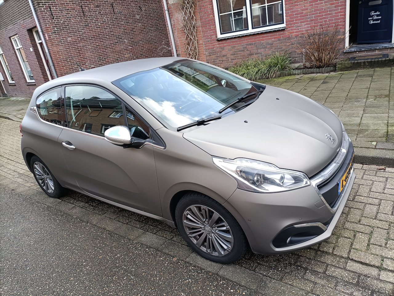 Peugeot 208 - 1.2 PureTech GT-Line leer navi mat bruin - AutoWereld.nl