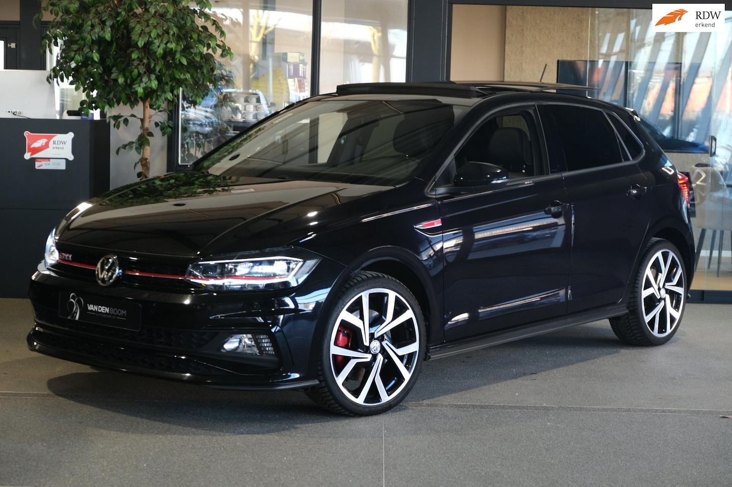 Volkswagen Polo - 2.0 TSI GTI DSG Pano Alcantara Virtual Led Cam Pdc - AutoWereld.nl