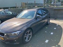 BMW 3-serie Touring - 318d High Executive Bmw verkoop  Gaat weg ivm lease auto  Mooie zuinige en betrouwbare BMW 318d. Altijs goed o