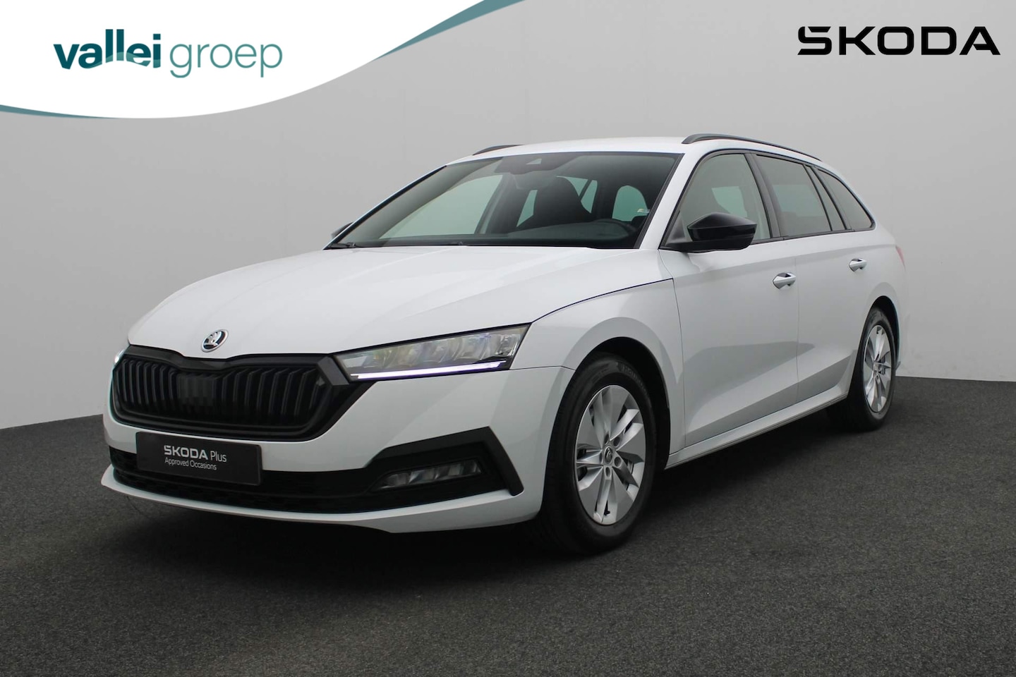 Skoda Octavia Combi - 1.0 TSI 110PK Sport Business | Trekhaak | Navi | Parkeersensoren achter | Apple Carplay / - AutoWereld.nl