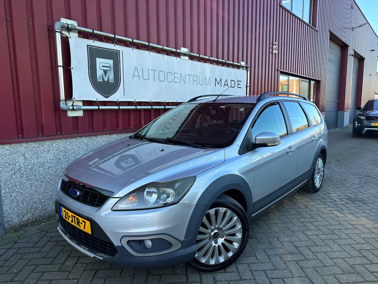 Ford Focus Wagon - 1.6 Titanium // 130 DKM NAP // Navi // Clima // PDC // Trekhaak - AutoWereld.nl