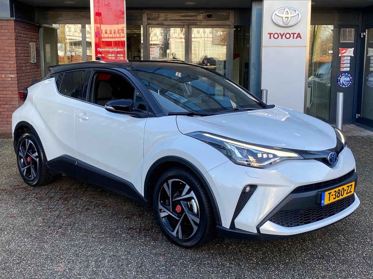 Toyota C-HR - 2.0 HYBRID DYNAMIC Toyota C-HR 2.0 Hybrid Dynamic - AutoWereld.nl