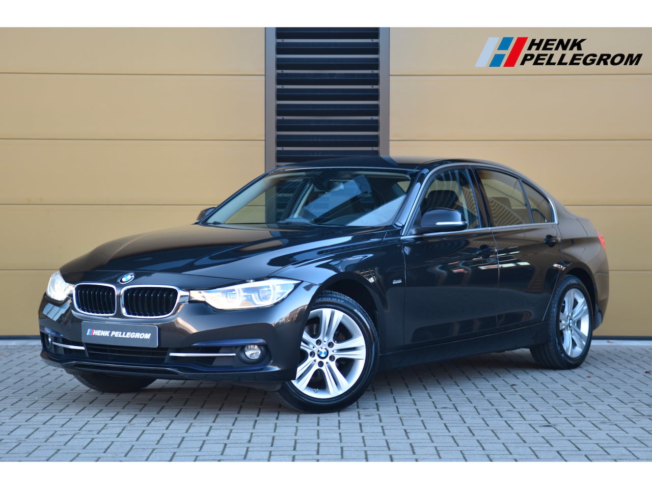 BMW 3-serie - 320i * Sport line * Navigatie Professional * Leder * LED * - AutoWereld.nl