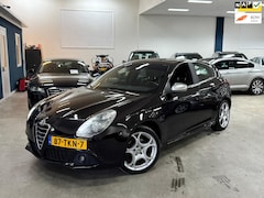 Alfa Romeo Giulietta - 1.4 T Distinctive / MULTIEMEDIA- NAVI / DEALER ONDERHOUDEN / NIEUWE APK