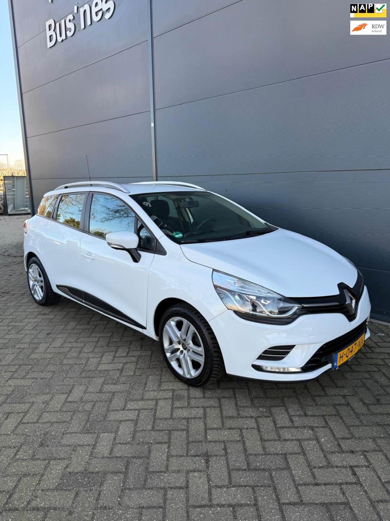 Renault Clio Estate - 0.9 TCe Zen/Navi carplay/blueoo/Airco/cruise/1 eigenaar - AutoWereld.nl